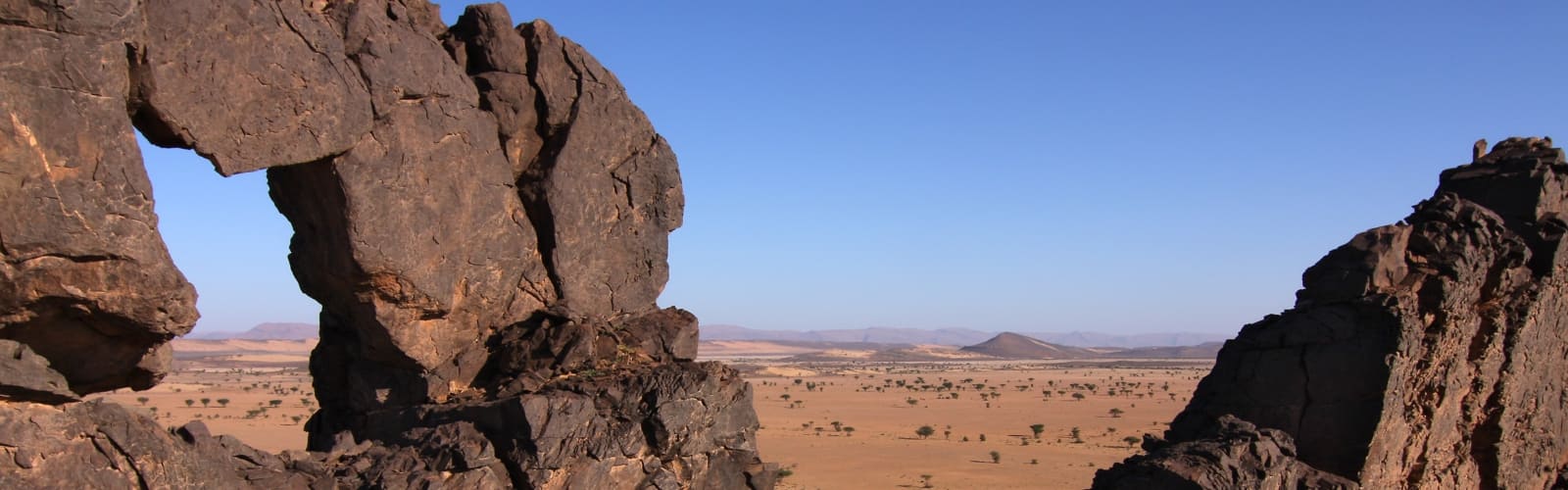 Au Sud de l'Anti-Atlas, arche dans le Presahara durant le Circuit 4x4 Agadir