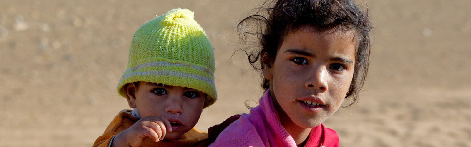 Enfants rencontres dans le desert lors d'un circuit 4x4 Marrakech