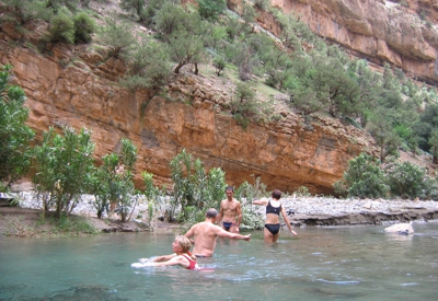 Baignade des vetetistes dans l'assif Melloul