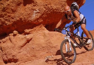 A velo dans la vallee des Roses