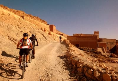 A velo dans la vallee de l'Ounila